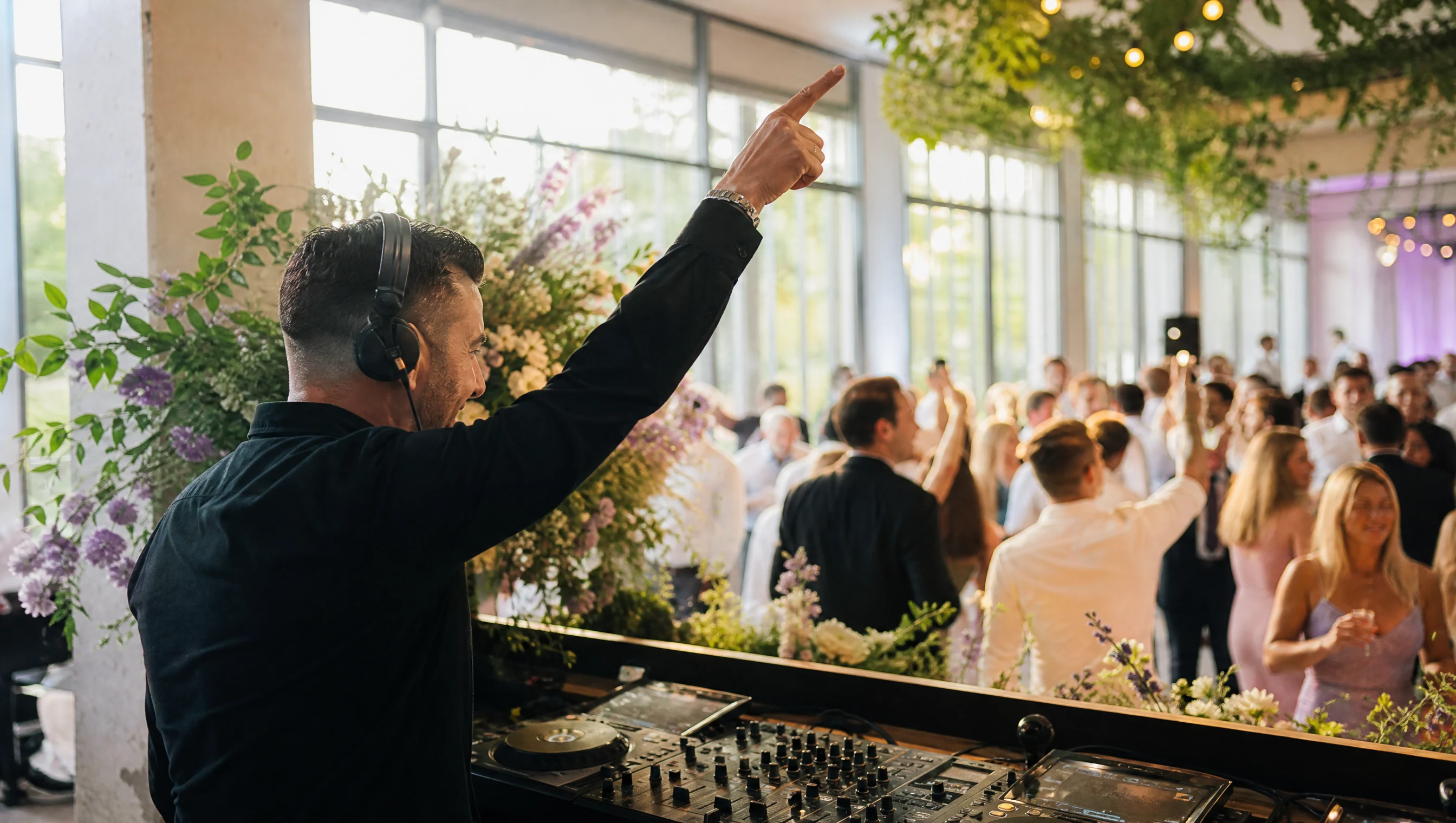 Event DJ buchen: So wird deine Feier zum Erlebnis