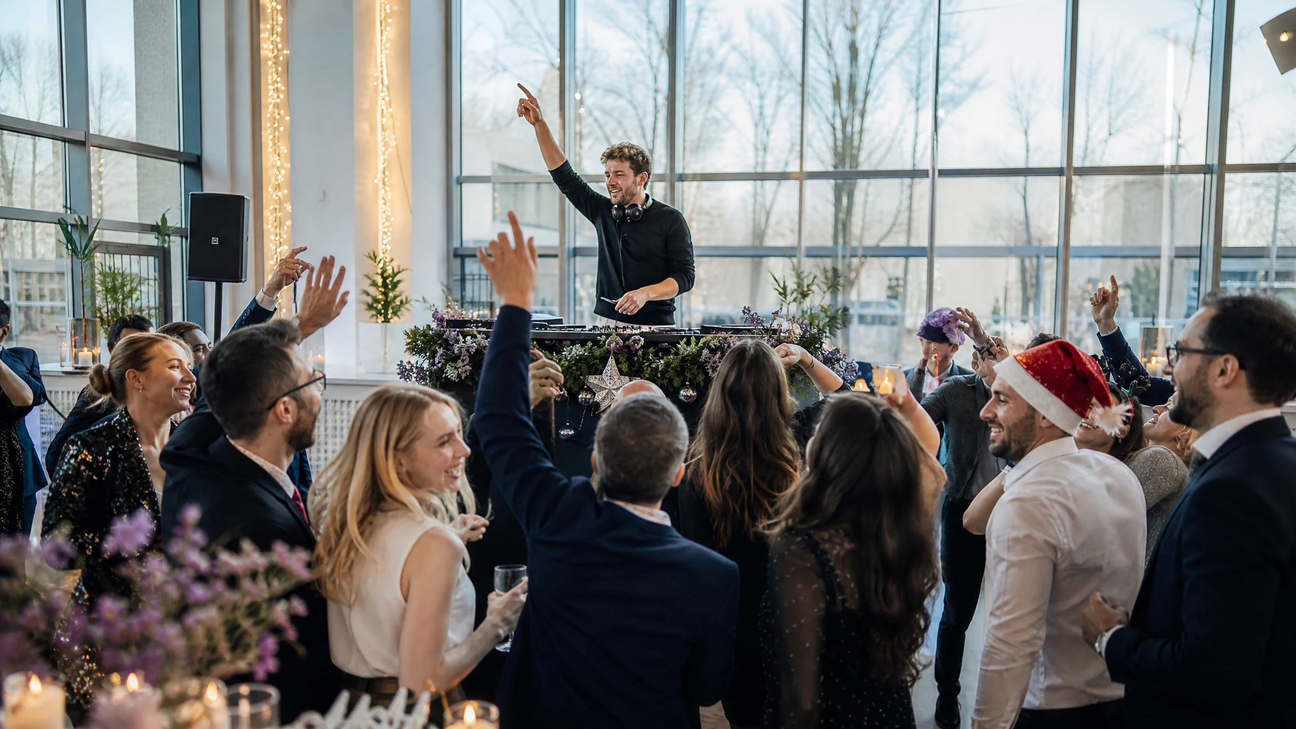 DJ weihnachtsfeier - Wenn der DJ die Stimmung macht: Weihnachtsfeier-Reportage