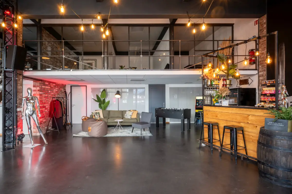 Gemuetzliches Lounge Design Mit Sofa