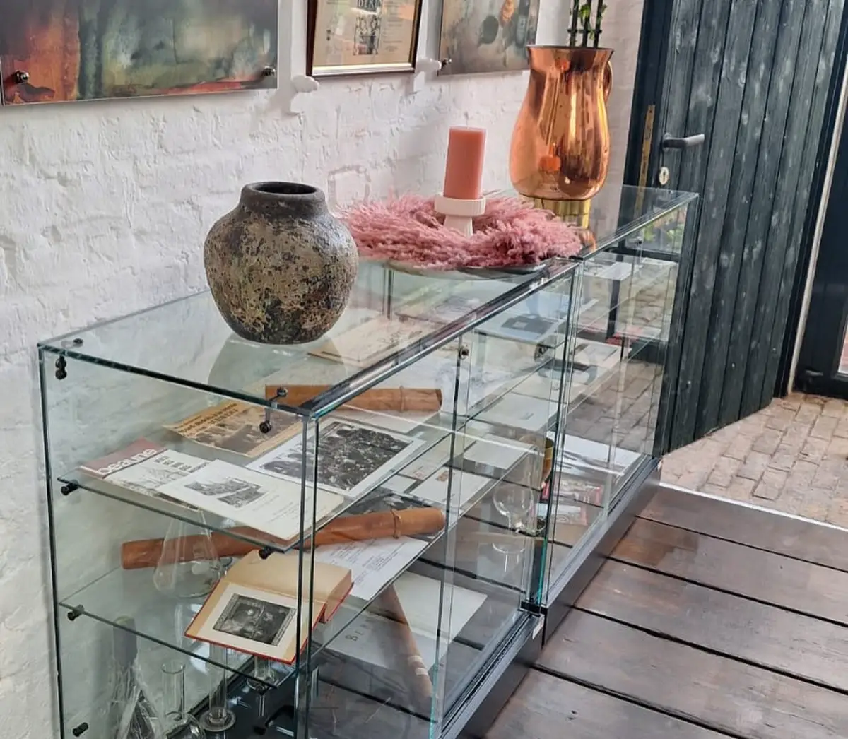 Glasvitrinedekorationsgegenstaendewohnzimmer