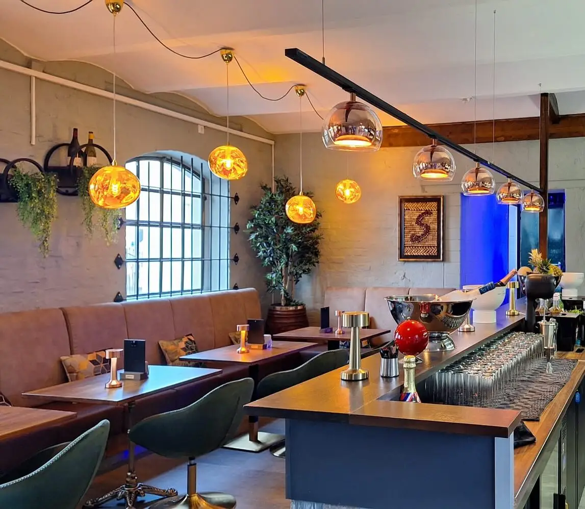 Stylisches Restaurant Modern Beleuchtung