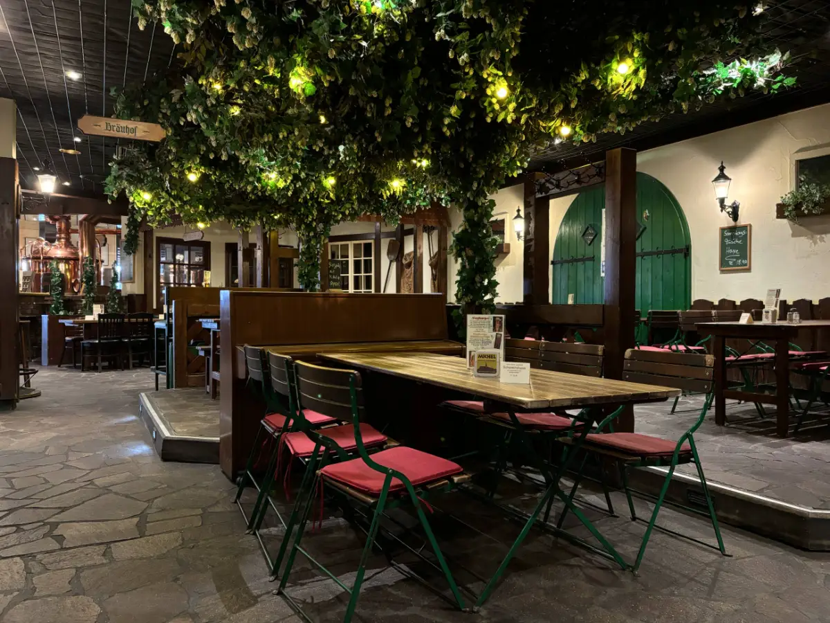 Restaurant Holztische Cozy Dining