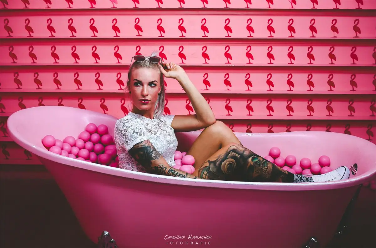 Spielerische Badewanne Bunte Balle Flamingos