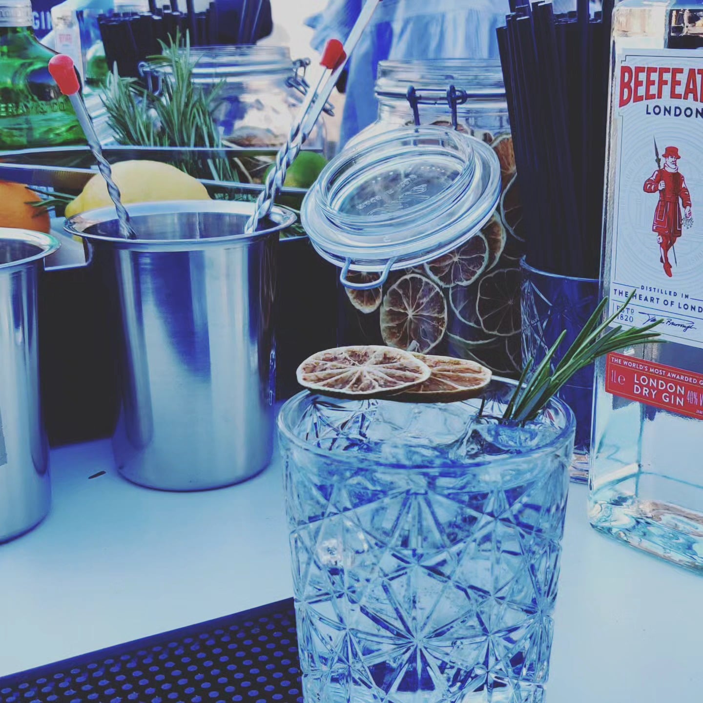 Gin Tonic mit Beefeater London Dry Gin – Detailshot von Der Barmann