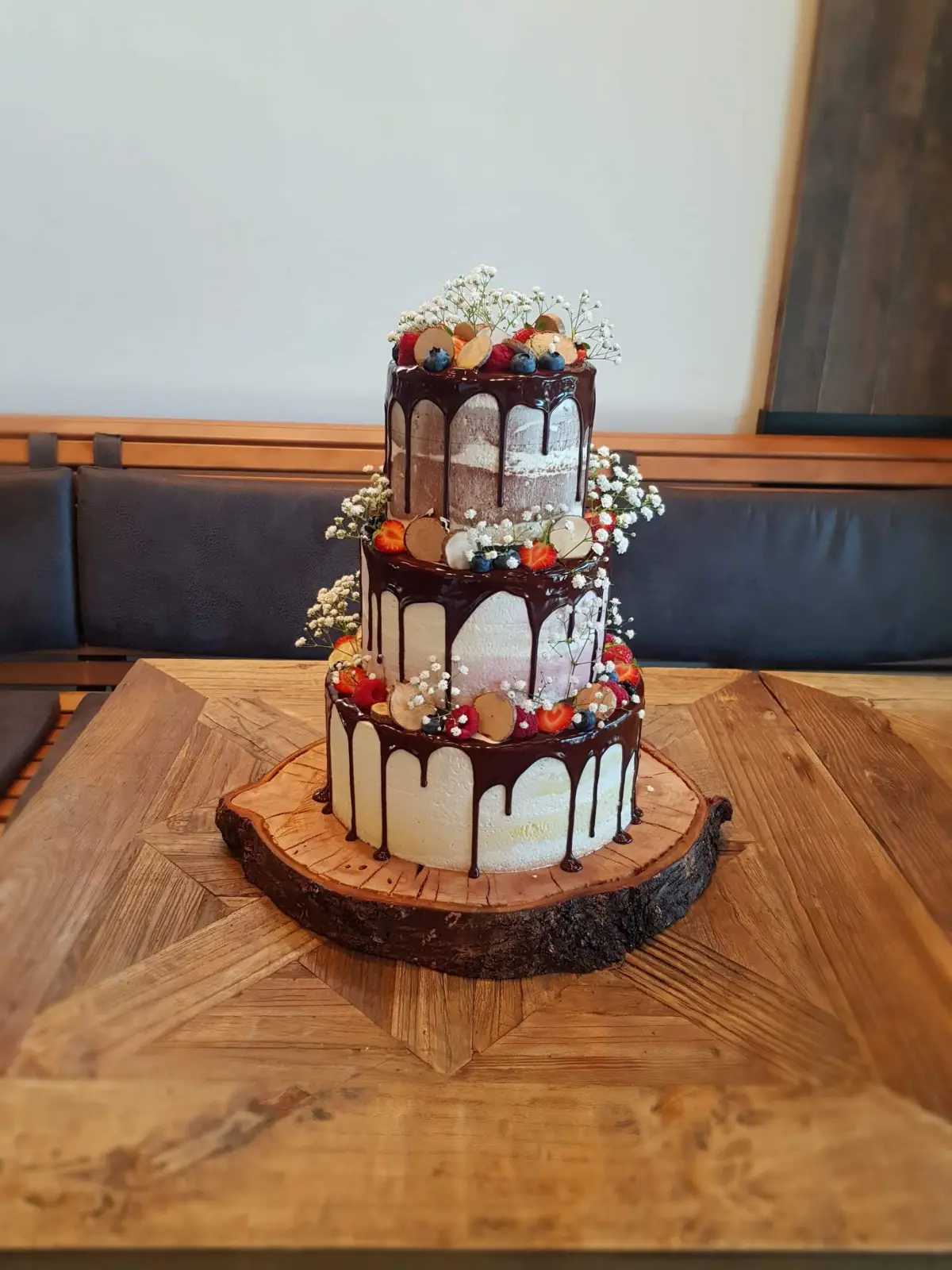 Mehrlagigetortefruchtehochzeitbirthday