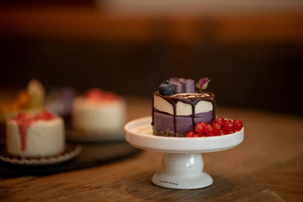 Schokoladendessert Mit Beeren Kuchenstand