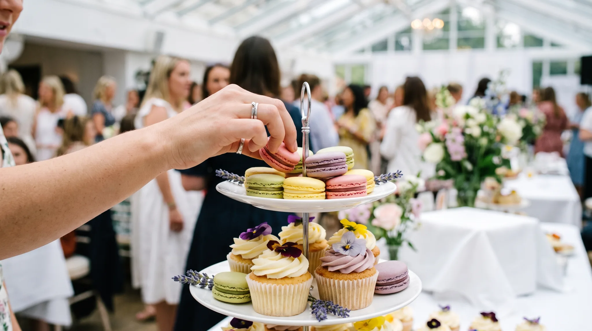 Sweet Table mit Cupcakes und Pralinen vom Konditor in Düsseldorf